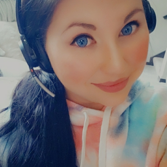 Meet your Posher, Nika - Picture 1 of 3